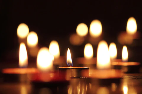 How to Choose the Right Candle Making Supplies for Your Projects